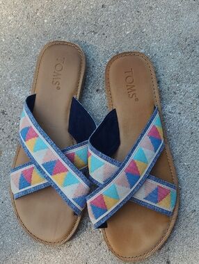 TOMS Women's Tan Slide Sandals with Multicolor Geometric Straps 7.5